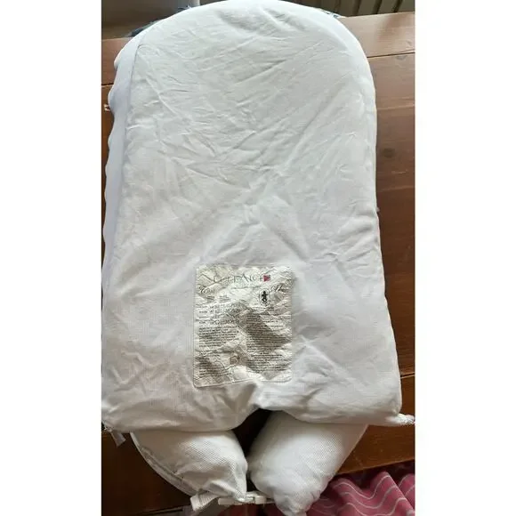 White DockATot Deluxe+ Cover & Inserts - Picture 2 of 2